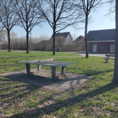 Bild vom Spielplatz anzeigen.