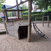 Bild vom Spielplatz anzeigen.