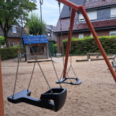 Bild vom Spielplatz anzeigen.