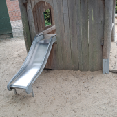 Bild vom Spielplatz anzeigen.