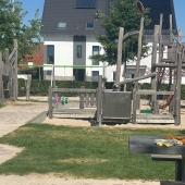 Bild vom Spielplatz anzeigen.