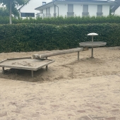 Bild vom Spielplatz anzeigen.