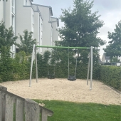 Bild vom Spielplatz anzeigen.