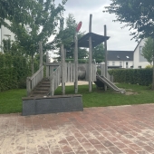 Bild vom Spielplatz anzeigen.