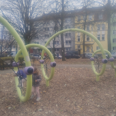 Bild vom Spielplatz anzeigen.