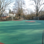 Bild vom Spielplatz anzeigen.