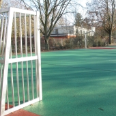 Bild vom Spielplatz anzeigen.