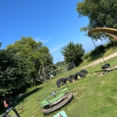 Bild vom Spielplatz anzeigen.