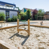 Bild vom Spielplatz anzeigen.