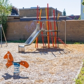 Bild vom Spielplatz anzeigen.