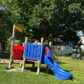 Bild vom Spielplatz anzeigen.