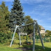 Bild vom Spielplatz anzeigen.