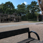 Bild vom Spielplatz anzeigen.