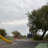 Bild vom Spielplatz anzeigen.