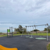 Bild vom Spielplatz anzeigen.