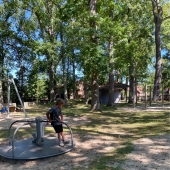 Bild vom Spielplatz anzeigen.