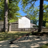 Bild vom Spielplatz anzeigen.