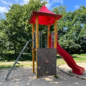 Bild vom Spielplatz anzeigen.