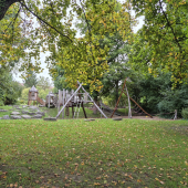 Bild vom Spielplatz anzeigen.