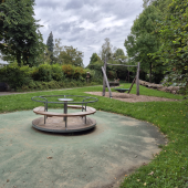 Bild vom Spielplatz anzeigen.
