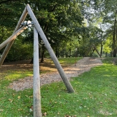Bild vom Spielplatz anzeigen.