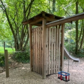 Bild vom Spielplatz anzeigen.