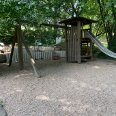 Bild vom Spielplatz anzeigen.