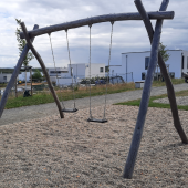 Bild vom Spielplatz anzeigen.