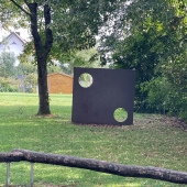 Bild vom Spielplatz anzeigen.