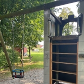 Bild vom Spielplatz anzeigen.