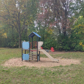 Bild vom Spielplatz anzeigen.