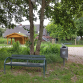 Bild vom Spielplatz anzeigen.