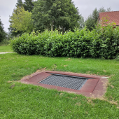 Bild vom Spielplatz anzeigen.