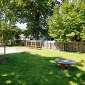 Bild vom Spielplatz anzeigen.