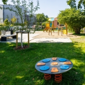 Bild vom Spielplatz anzeigen.