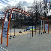 Bild vom Spielplatz anzeigen.