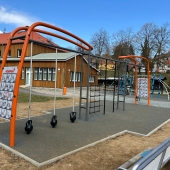 Bild vom Spielplatz anzeigen.