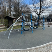 Bild vom Spielplatz anzeigen.