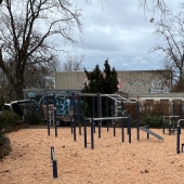 Bild vom Spielplatz anzeigen.