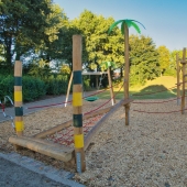 Bild vom Spielplatz anzeigen.