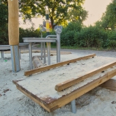 Bild vom Spielplatz anzeigen.