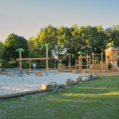 Bild vom Spielplatz anzeigen.