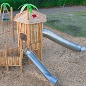 Bild vom Spielplatz anzeigen.
