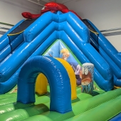 Bild vom Spielplatz anzeigen.