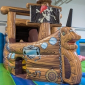 Bild vom Spielplatz anzeigen.