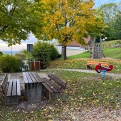 Bild vom Spielplatz anzeigen.