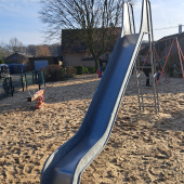 Bild vom Spielplatz anzeigen.
