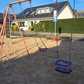 Bild vom Spielplatz anzeigen.