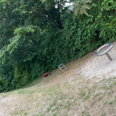Bild vom Spielplatz anzeigen.