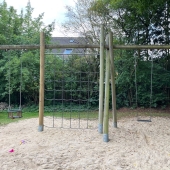Bild vom Spielplatz anzeigen.